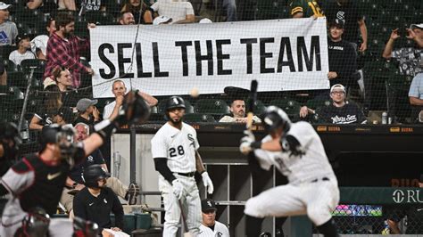 Column: ‘Sell the team’ chant could be on heavy rotation at Chicago White Sox games this summer